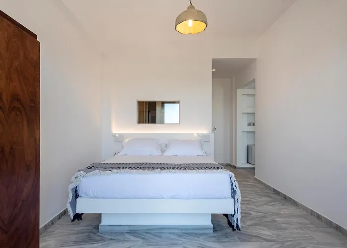 Swiss 3* Naousa (Paros)