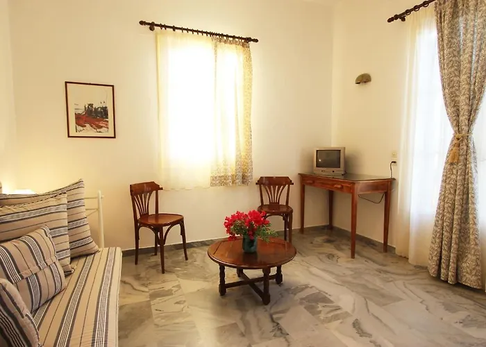 Swiss 3* Naousa (Paros)